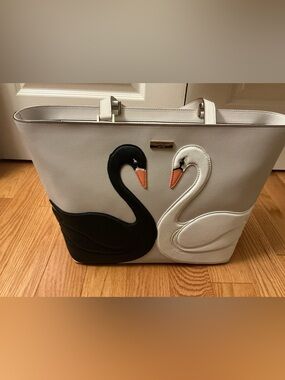 NWOT Kate spade white leather tote with black and white swan appliqués